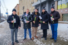 Сотрудники ГК Феникс поздравили женщин с 8 марта 