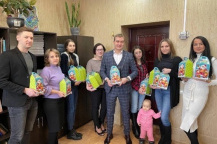 Коллектив МПЦ «Феникс» от всей души поздравляет вас с наступающим 2022 годом!