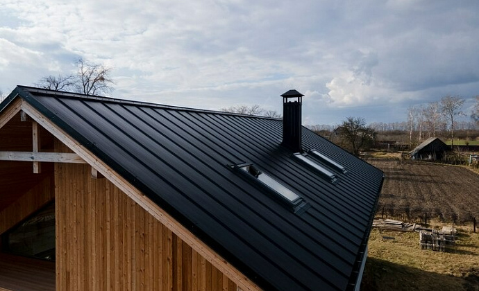 Обучение работе на высоте кровельщика по стальным кровлям